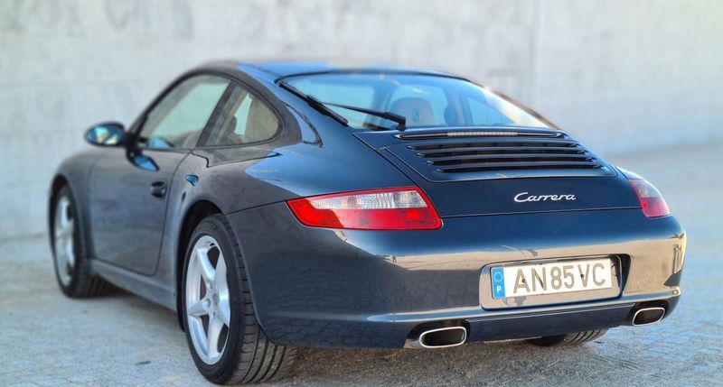 Porsche 911 Carrera • 2005 • 119,999 km 2