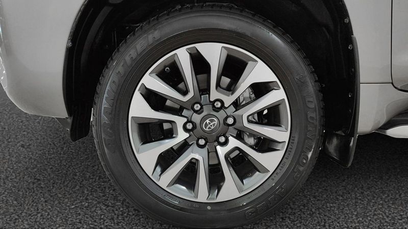 Toyota Land Cruiser • 2022 • 21,400 km 4