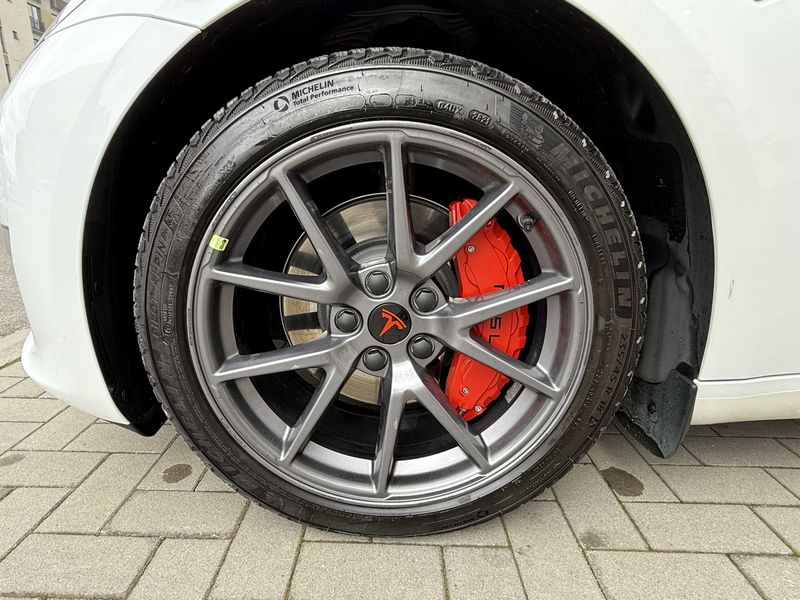 Tesla Model 3 • 2023 • 40,000 km 13