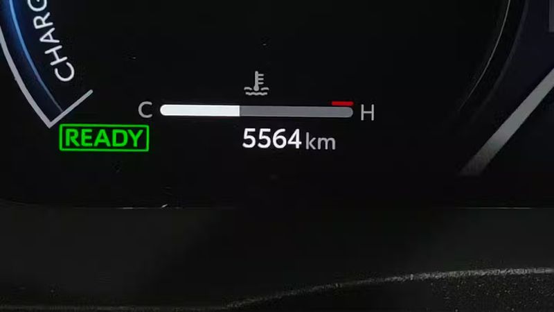 Toyota Yaris • 2024 • 5,564 km 7