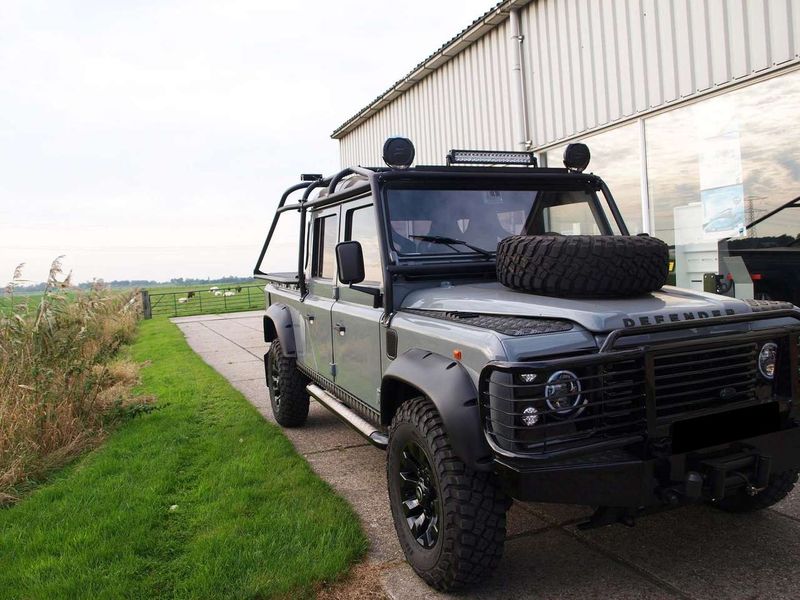 Land Rover Defender • 1999 • 250,700 km 2