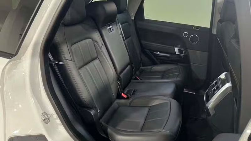 Land Rover Range Rover Sport • 2019 • 43,000 km 8