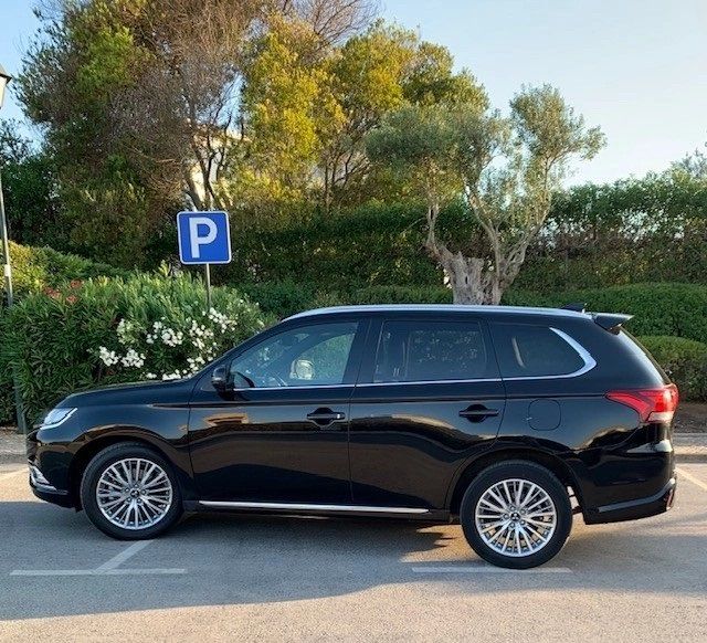 Mitsubishi Outlander • 2020 • 76,928 km 4