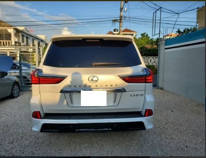 Lexus LX • 2018 • 60,000 km 6
