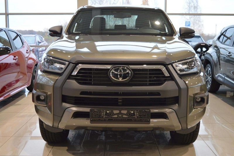 Toyota Hilux • 2023 • 7,814 km 5