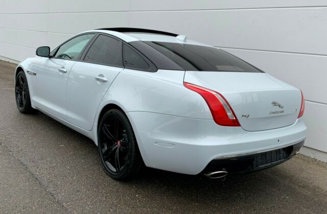 Jaguar XJ • 2017 • 28,000 km 2