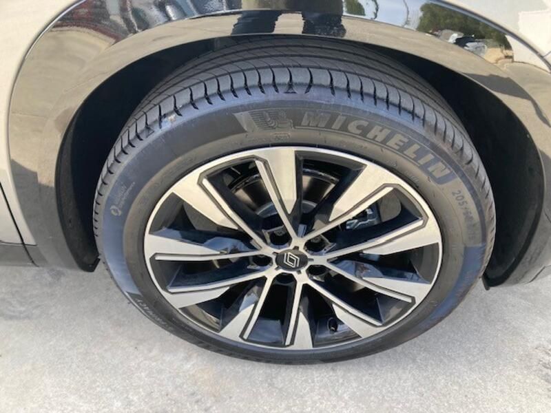 Renault Captur • 2024 • 3,542 km 13