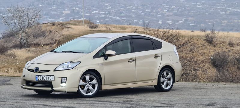 Toyota Prius • 2010 • 245,000 km 10