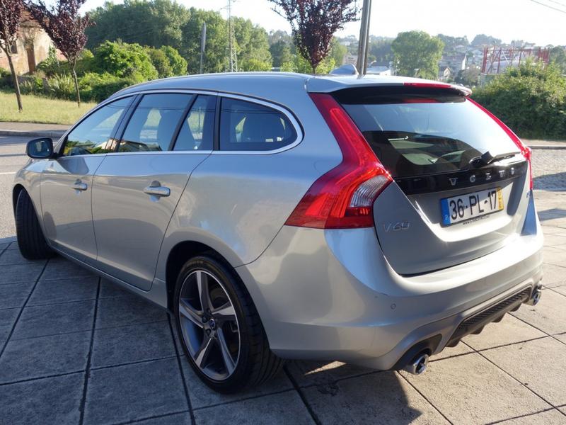 Volvo V60 • 2015 • 19,990 km 1