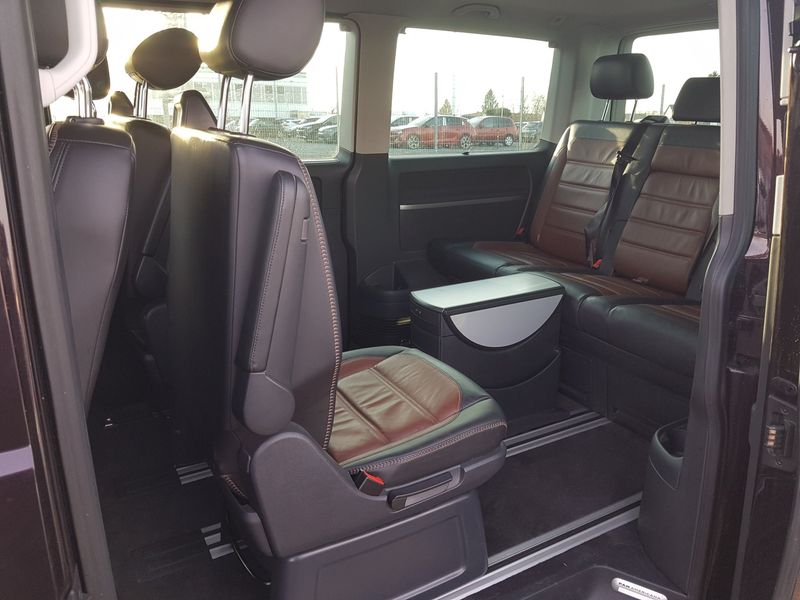 Volkswagen Caravelle • 2017 • 141,000 km 2