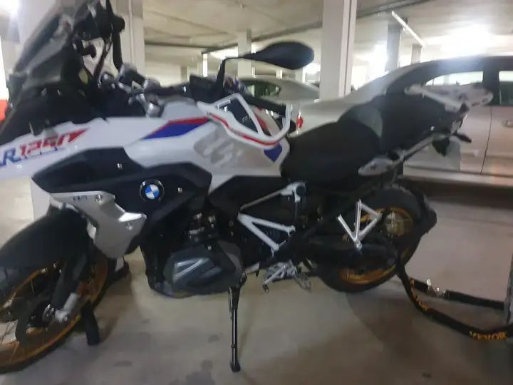 Bmw r1250gs • 2022 • 11,000 km 3