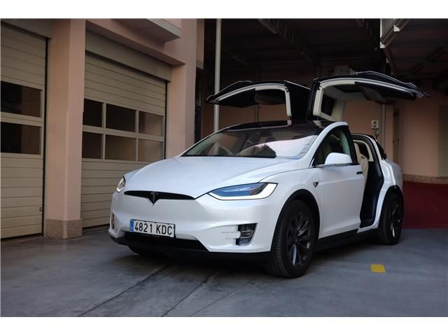 Tesla Model X • 2017 • 128,000 km 1