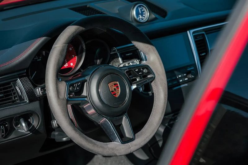 Porsche Macan • 2017 • 140,200 km 11