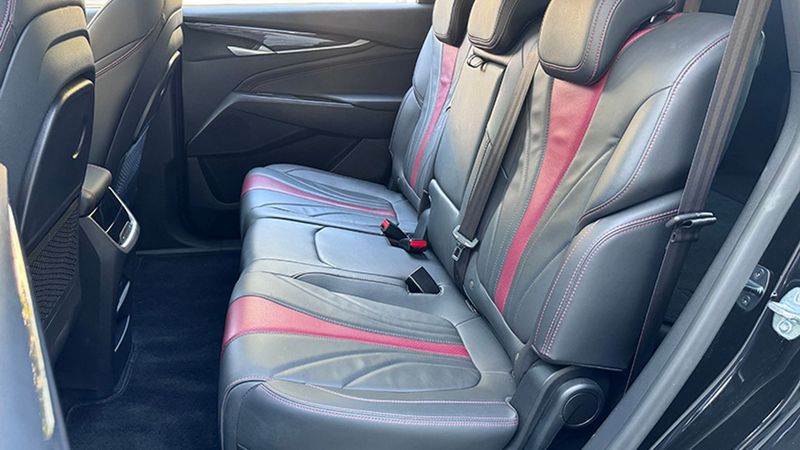 Mitsubishi Grandis • 2023 • 30,019 km 8