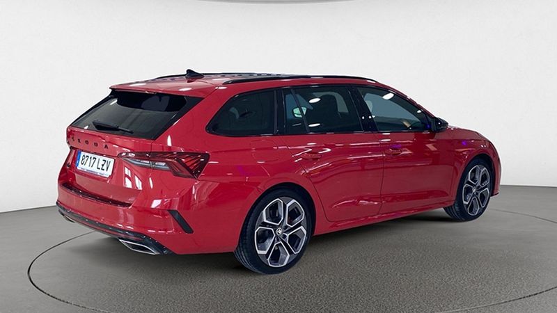 Škoda Octavia • 2022 • 42,297 km 3