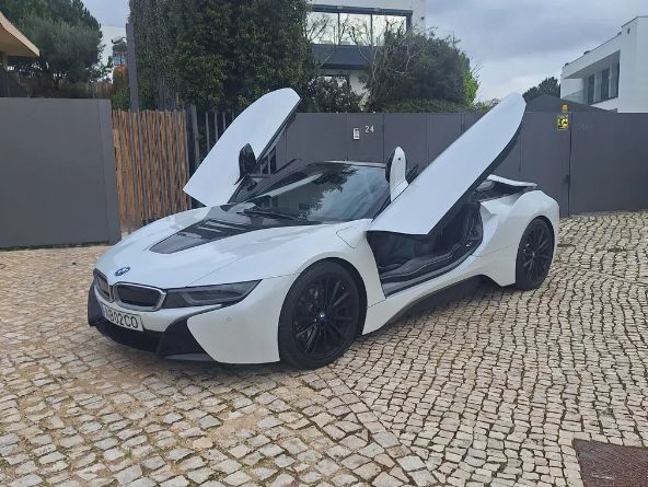 BMW i8 • 2020 • 21,000 km 1