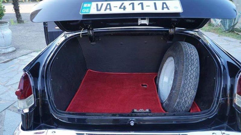 Mercedes-Benz E-Class • 1986 • 1,000 km 6