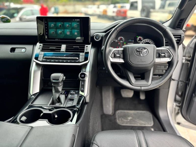 Toyota Land Cruiser • 2022 • 57,000 km 4