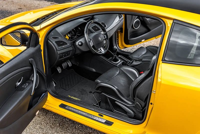 Renault Mégane Coupé • 2011 • 97,600 km 6