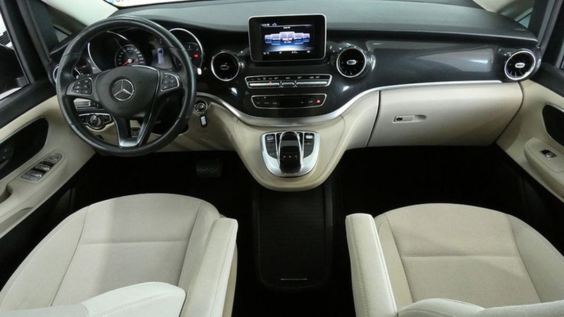 Mercedes-Benz 310 Van • 2019 • 76,300 km 1