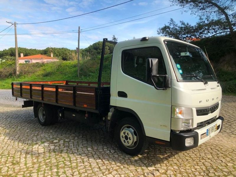 Mitsubishi Fuso canter • 2018 • 93,000 km 4
