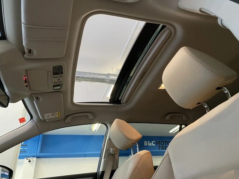 Subaru Outback • 2018 • 94,000 km 10