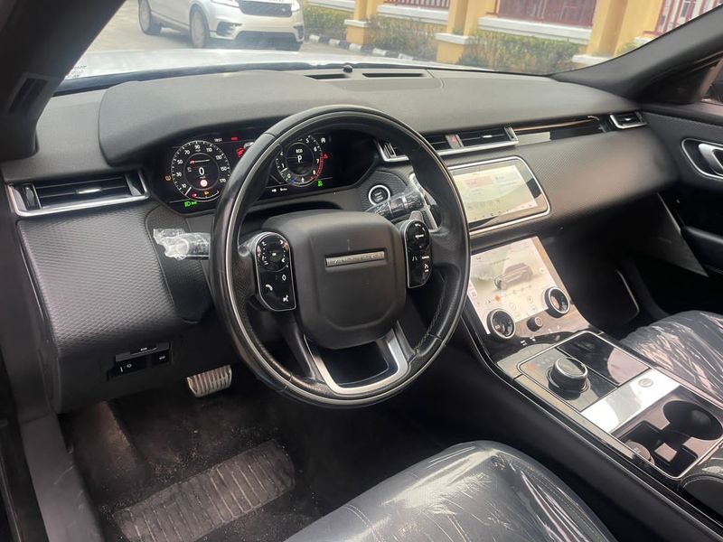 Land Rover Range Rover Velar • 2018 • 2 km 3