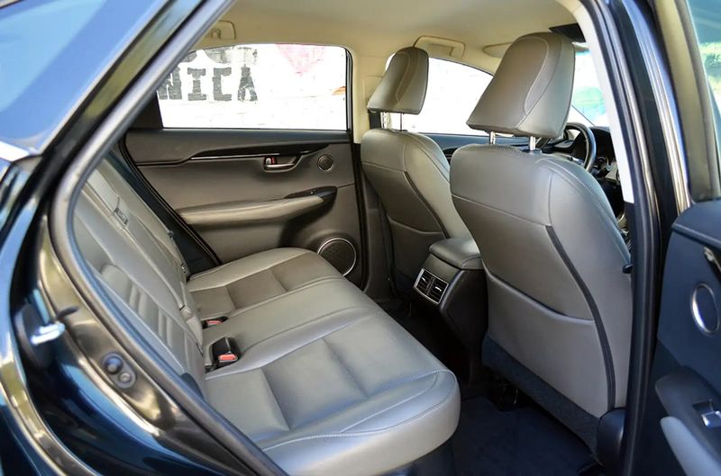 Lexus NX • 2019 • 185,000 km 12