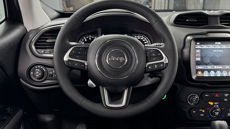 Jeep Renegade • 2023 • 123 km 14