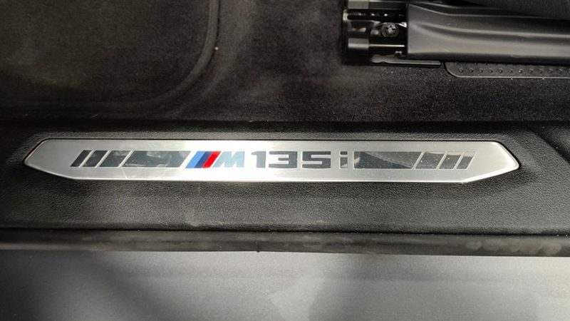 BMW 1 Series • 2024 • 3,264 km 8