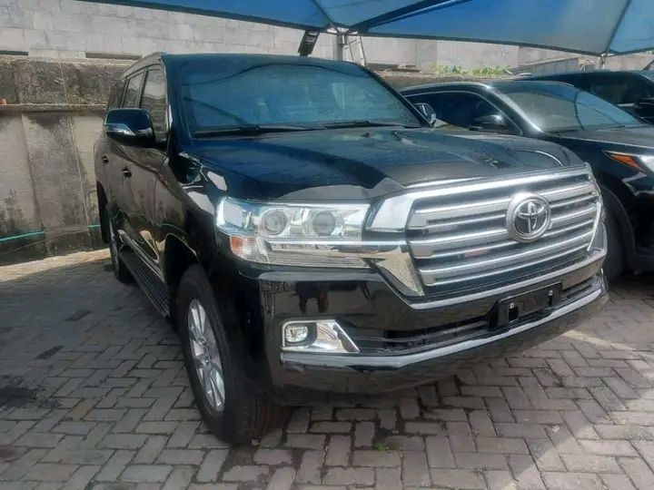 Toyota Land Cruiser • 2019 • 20,000 km 1