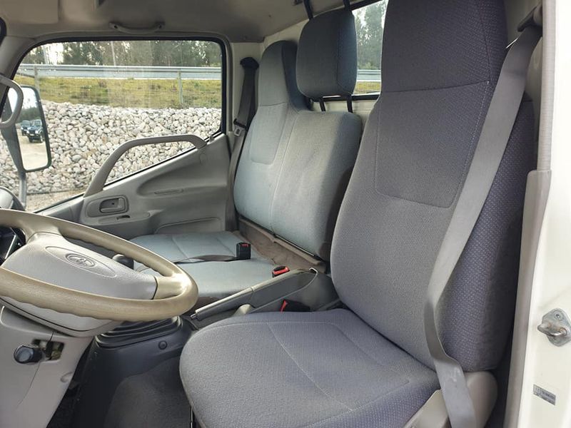 Toyota Dyna • 2004 • 208,000 km 4