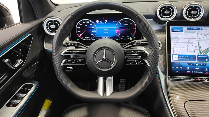 Mercedes-Benz GLC • 2022 • 27,299 km 10