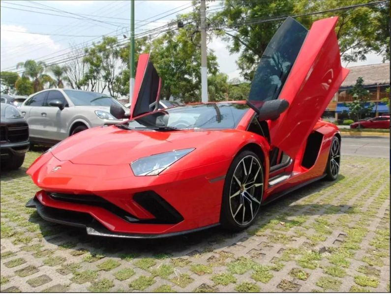 Lamborghini Aventador S • 2020 • 31,000 km 1