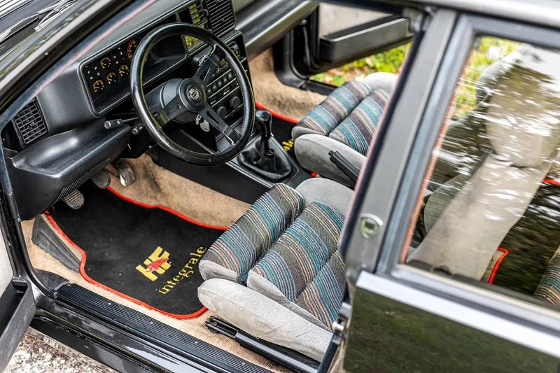 Oldsmobile LSS • 1990 • 100,500 km 6