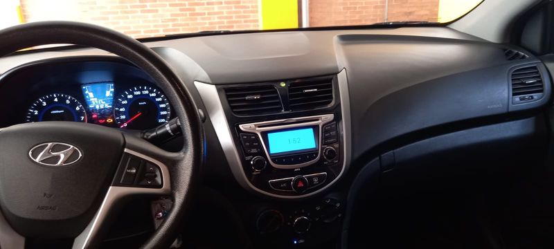 Hyundai Accent • 2012 • 82,000 km 2