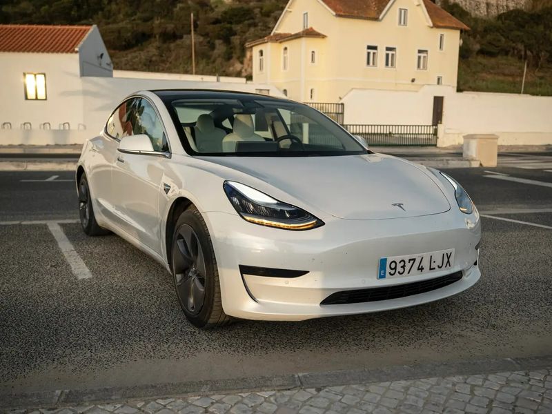 Tesla Model 3 • 2020 • 82,101 km 3
