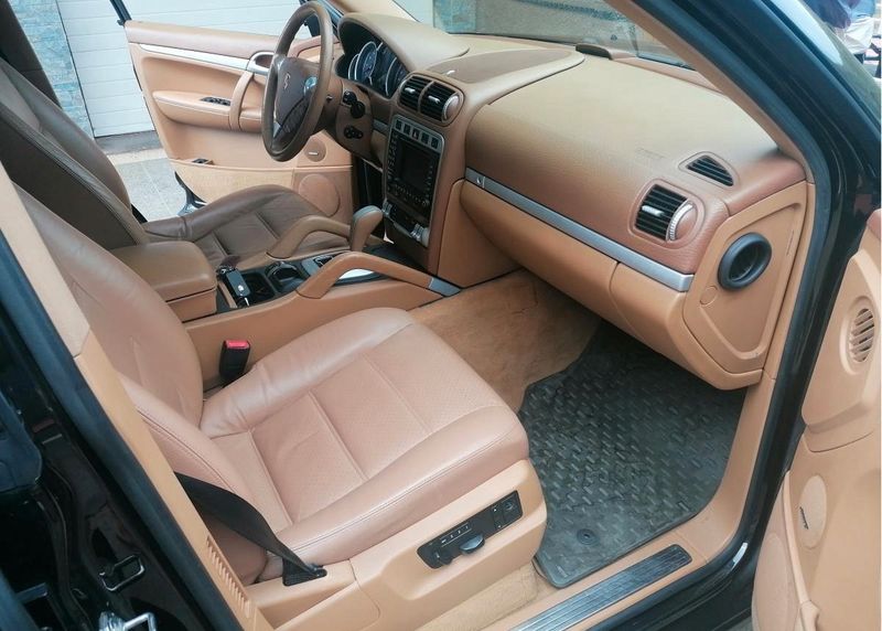 Porsche Cayenne • 2005 • 200,000 km 2