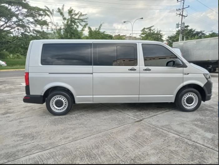 Volkswagen T5 Transporter Shuttle • 2016 • 90,903 km 4
