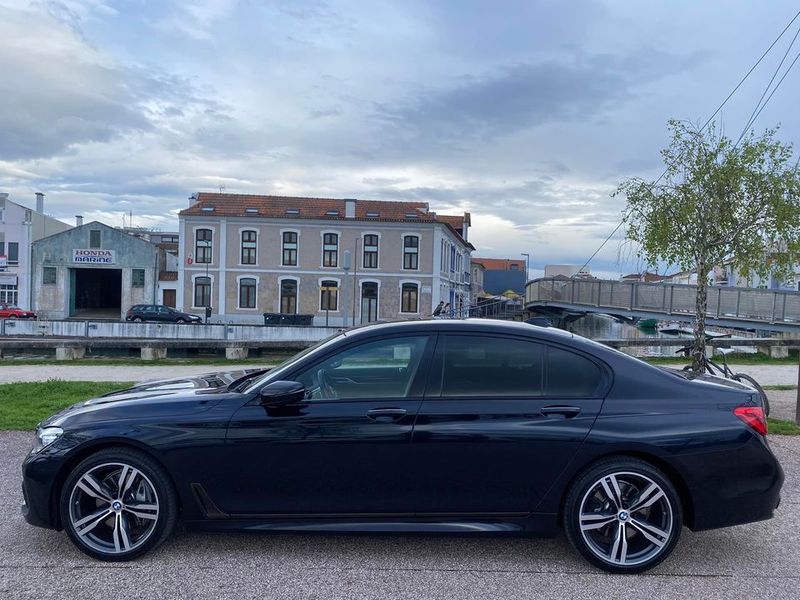 BMW X7 • 2018 • 108,000 km 2