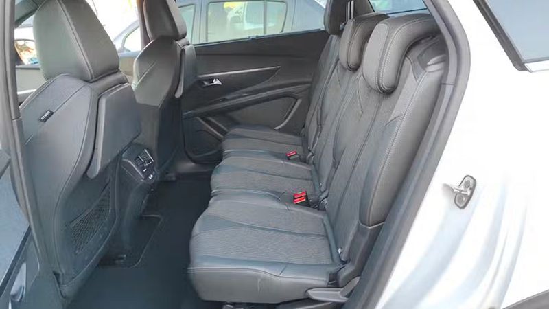 Peugeot 5008 • 2019 • 87,374 km 11