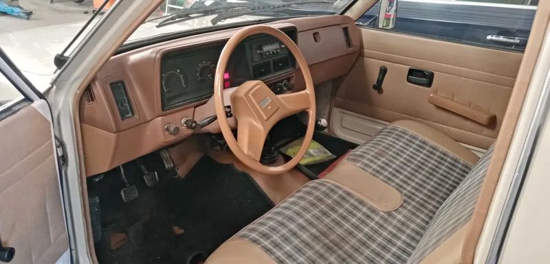 Isuzu Pickup • 1983 • 31,000 km 2