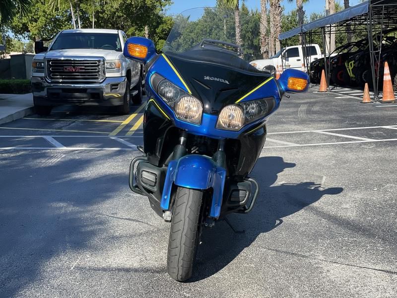 Honda vtr • 2017 • 2,000 km 2