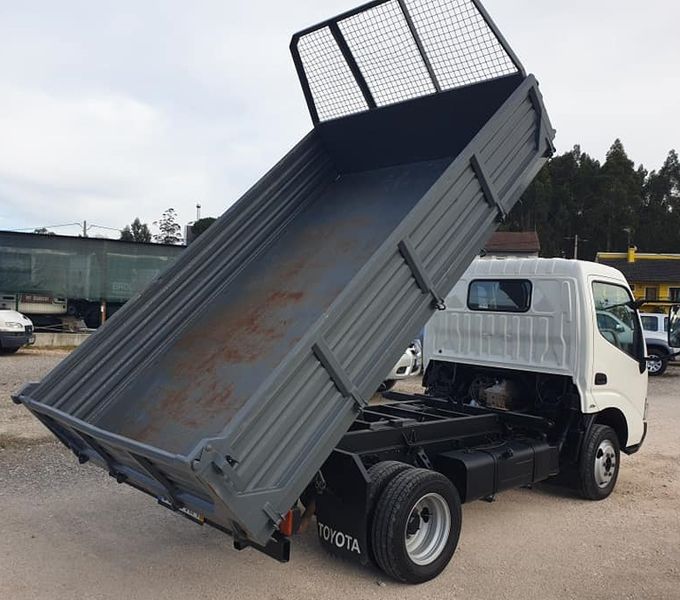 Toyota Dyna • 2004 • 208,000 km 6