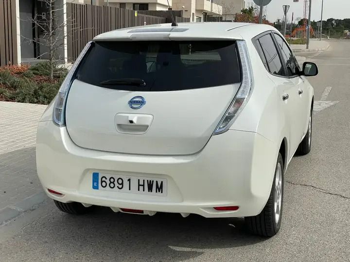 Nissan Leaf • 2014 • 144,200 km 2