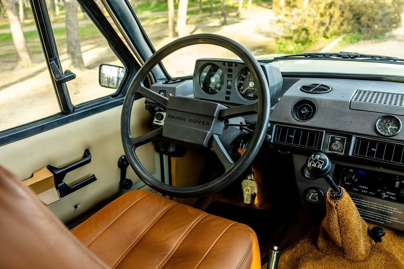 Land Rover Range Rover • 1980 • 61,000 km 9