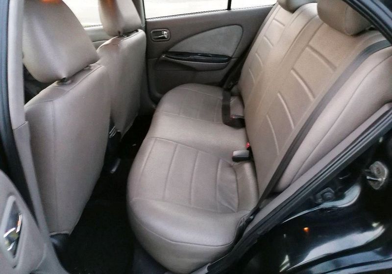 Nissan Almera • 2001 • 180,000 km 2