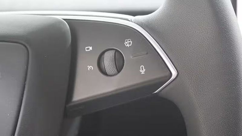 Tesla Model 3 • 2024 • 2,750 km 13