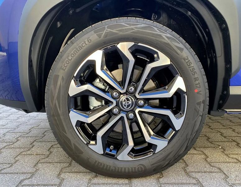 Toyota Yaris • 2022 • 28,800 km 11