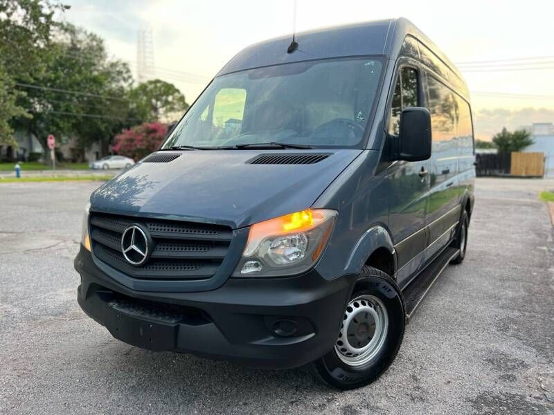 Mercedes-Benz 310 Van • 2018 • 106,000 km 8